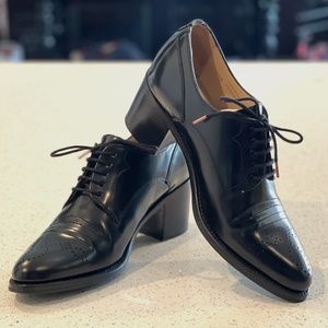 The Office of Angela Scott - Miss Button 39.5